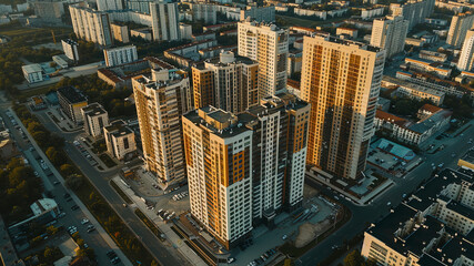 Fototapeta na wymiar panoramic view of the city, aerial view of the city, buildings scene, biuldings in the city, top view of buildings in the city