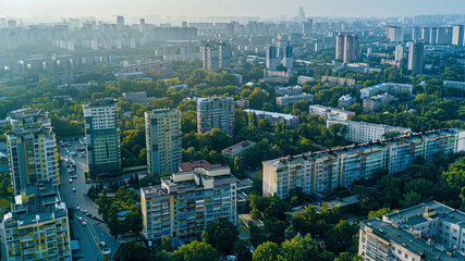 Fototapeta na wymiar panoramic view of the city, aerial view of the city, buildings scene, biuldings in the city, top view of buildings in the city 