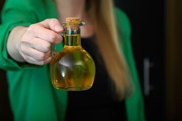 Włoska oliwa z oliwek w małej butelce 