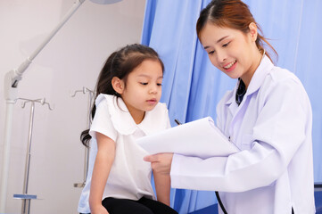 Fototapeta premium Doctor treating a young patient Pediatric doctor concept.