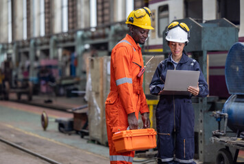 Engineer supervisor uses laptop for train diagnostics, maintenance, and CO2 reduction discussions.