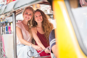 Female best friends visiting Thailand landmarks - Tourists exploring Bangkok, Thailand - obrazy, fototapety, plakaty