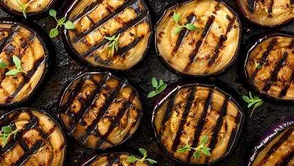 Foto op Plexiglas grilled eggplant slices close-up wallpaper texture pattern background © Antoine