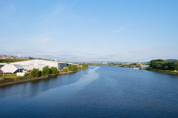 Obraz premium Scotswood Blaydon UK: 9th June 2023: View of the River Tyne and Vickers from Scotswood Bridge on sunny day