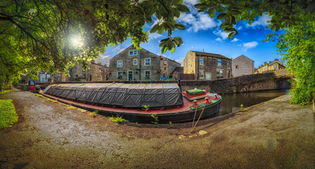 Leeds and Liverpool Canal -Narrowboat