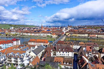 Obraz premium A beautiful day in the medieval city of Wurzburg on a rainy day.