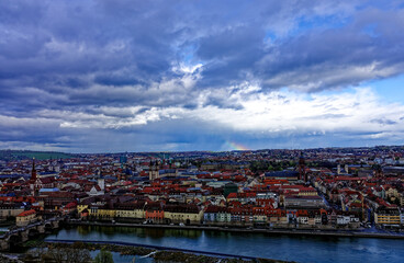 Obraz premium A beautiful day in the medieval city of Wurzburg on a rainy day.