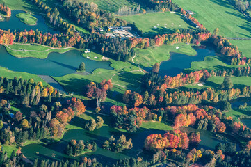 vue aérienne du golf de Nantilly à l'automne - 779001207