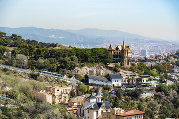 Blick auf die Talstation der Standseilbahn zum Tibidabo in Barcelona, Spanien