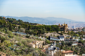 Fototapeta premium Blick auf die Talstation der Standseilbahn zum Tibidabo in Barcelona, Spanien