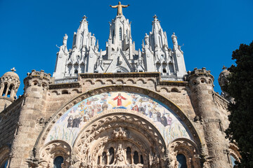 Die Kirche Temple Expiatori del Sagrat Cor auf dem Tibidabo in Barcelona, Spanien
