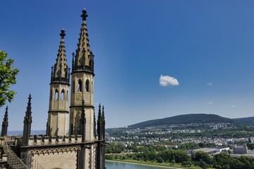 Fototapeta na wymiar Schloss Stolzenfels, Blick auf den Rhein und Lahnstein