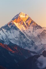 Obraz premium Realistic photography of snowcapped mountains, golden light shining on the top peak, 