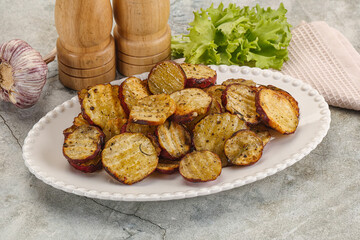Baked red batat slices with herbs