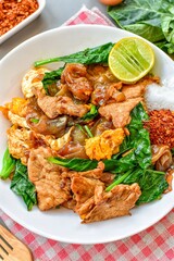 Stir-fried Rice Noodles with Soy Sauce and Pork, 
pad see ew, thai food