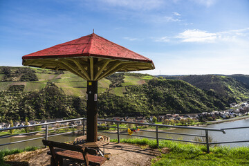 Werlauer Pilz Aussichtspunkt ins Rheintal, April 2024