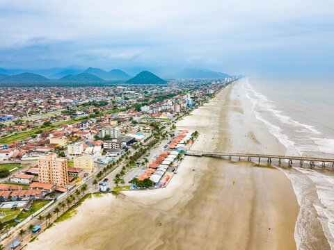 Aerial view of the city of Mongagu&aacute;, coast of S&atilde;o Paulo