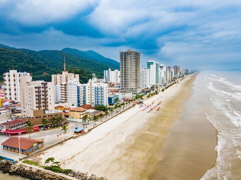 Aerial view of the city of Mongagu&aacute;, coast of S&atilde;o Paulo