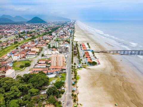 Aerial view of the city of Mongagu&aacute;, coast of S&atilde;o Paulo