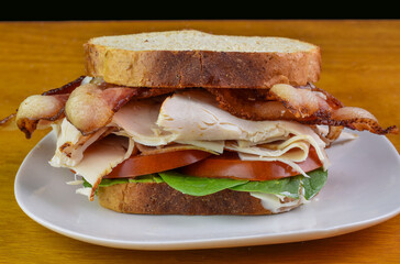 turkey bacon sandwich with tomato and spinach