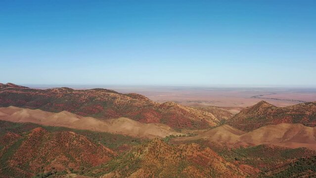 Rugged rocky peaks of Flinders Ranges Wilpena Pound ranges from Razorback 4k.
