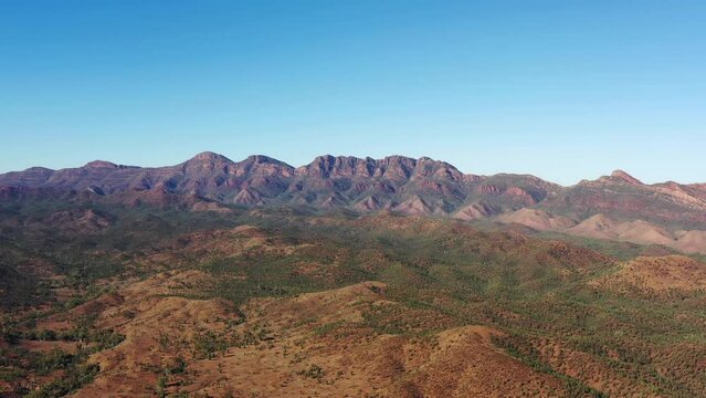 Razorback lookout aerial flying to Wilpena Pound rock formation of Flinders Ranges 4k.
