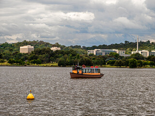 Fototapeta premium Tour Boat Lake Burley Griffin