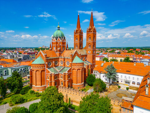 Fototapeta Aerial view of Saint Peter cathedral in Croatian town Djakovo