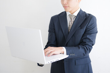 PCとビジネスマン　顔無し
