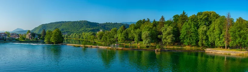 Rolgordijnen Riverside of Una in Bosnian town Bihac © dudlajzov