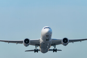 東京を離陸していく飛行機