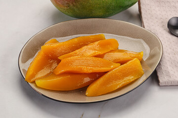 Canned mango slices in the bowl
