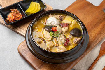 Korean food,  bibimbap, oyster rice, mara oyster chicken, braised, Yuk Rice, soy sauce, egg, fried rice, garlic, glass noodles, steamed oysters, cheese, grilled oysters, side dishes