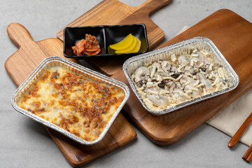 Korean food,  bibimbap, oyster rice, mara oyster chicken, braised, Yuk Rice, soy sauce, egg, fried rice, garlic, glass noodles, steamed oysters, cheese, grilled oysters, side dishes