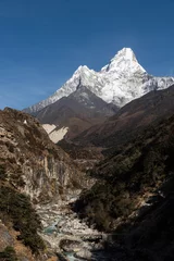 Papier peint adhésif Ama Dablam Dramatic view of the Ama Dablam peak near Namche Bazaar in the Himalaya in Nepal in winter