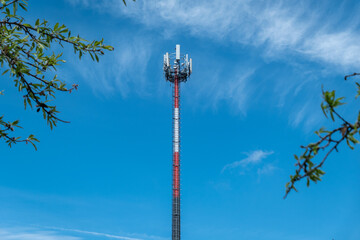 Torre de telecomunicações: Impulsionando a conectividade sem fios para dispositivos fixos e móveis - obrazy, fototapety, plakaty