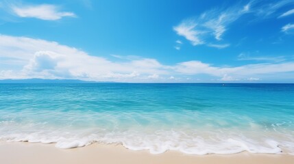 Obraz premium Summer background, tropical sea shore with beautiful blue water and sunny day. Copy space.