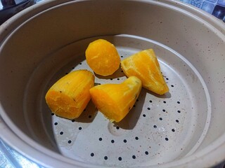 The cassava is boiled.