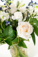 Elegant White Rose Bouquet Adorns a Beautiful Vase