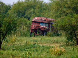 old rusty abandoned truck in the countryside