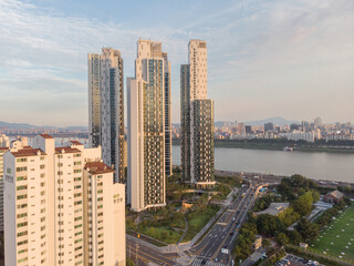Obraz premium Sunset in Seoul. Aerial Cityscape. South Korea. Skyline of City. Han River in Background