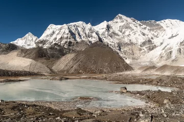 Poster Cho Oyu Gokyo, Nepal: Dramatic view of the Gokyo 6th lake at the base of the Cho Oyu peak in the Khumbu region of the Himalayas in Nepal