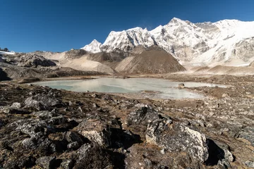 Stof per meter Cho Oyu Gokyo, Nepal: Dramatic view of the Gokyo 6th lake at the base of the Cho Oyu peak in the Khumbu region of the Himalayas in Nepal