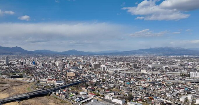 空撮 - 群馬県 高崎市 市街地 日本の都市風景 観光 ビジネス 左ドリーイン