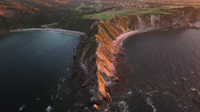 Atardecer en la punta del Cuerno de Cadavedo Asturias
