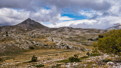 Fototapeta premium mountain landscape inside the National Parl of Gran Sasso and Monti della Laga during an autumnal and cloudy morning, L'Aquila, Italy 