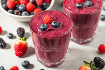 Healthy Refreshing Mixed Berry Breakfast Smoothie - 779822621