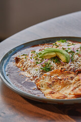 Enmoladas con pollo asado