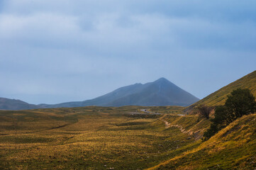 Obraz premium landscape inside Campo imperatore during an autumnal cloudy day, Parco nazionale del Gran Sasso, L'Aquila, Italy