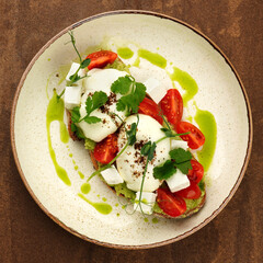 Breakfast with eggs, guacamole and tomatos 